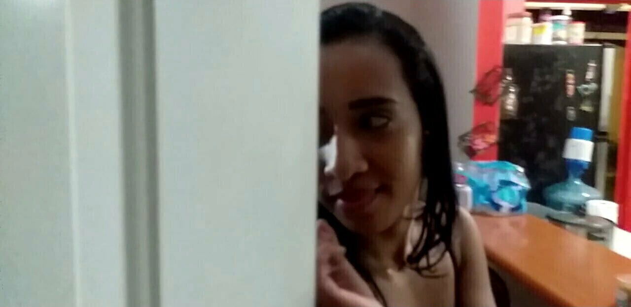 Latina Leyne Rodriguez masturbates pool