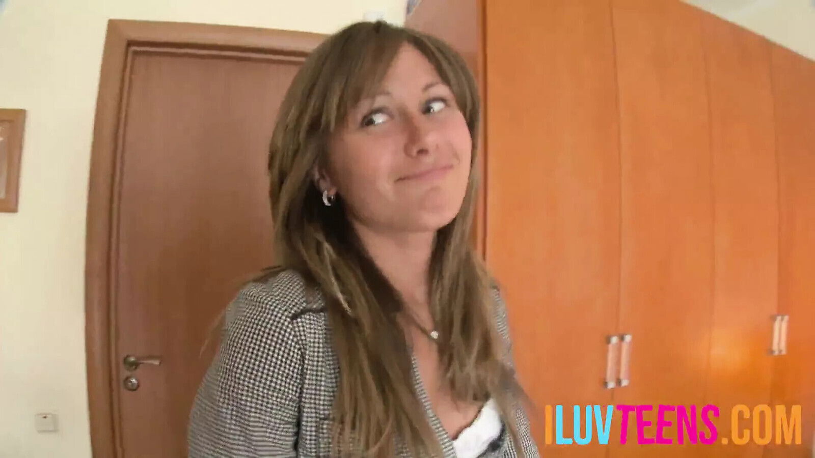 Vixen's bald cunt hole inspected