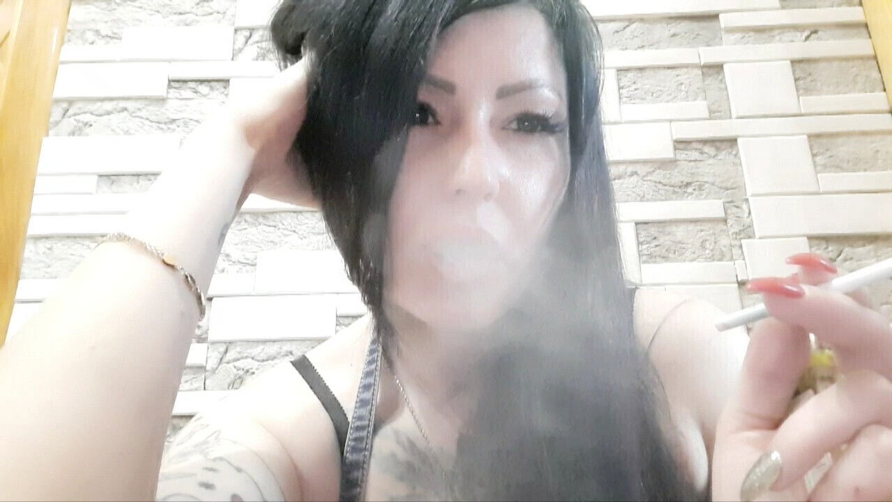 Smoking fetish from Dominatrix Nika. sexy erotic this smoking Mistress?