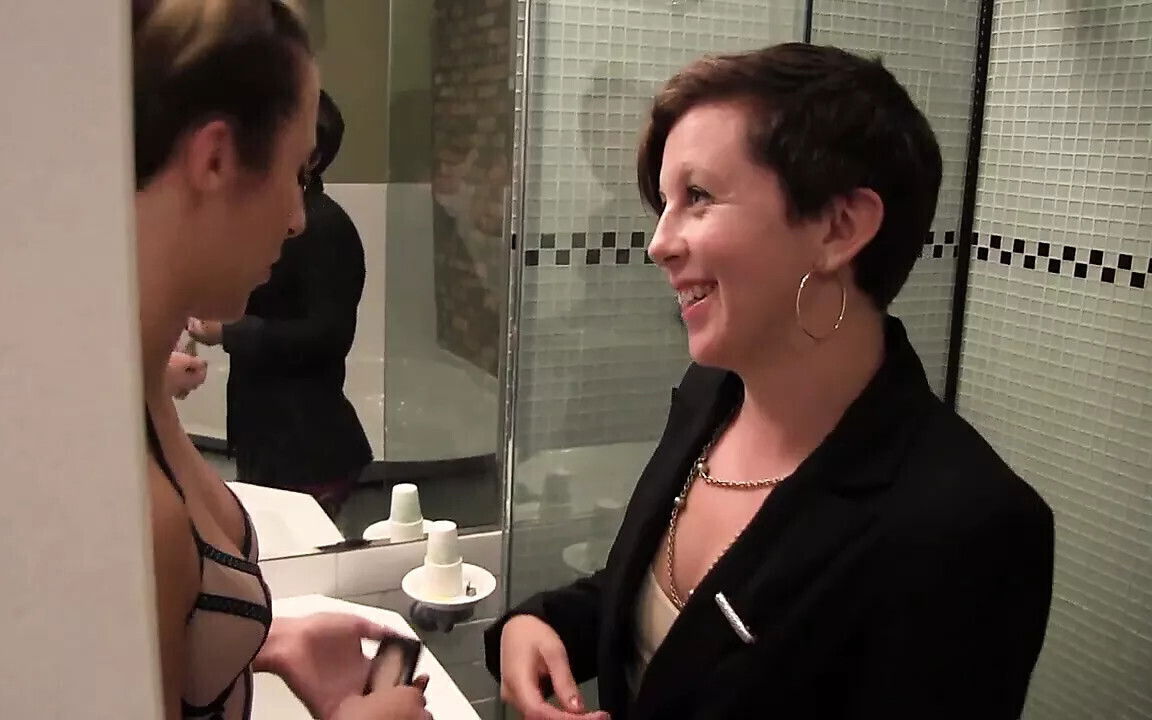 After spanking Tina Hornr fucks Andre Shakti