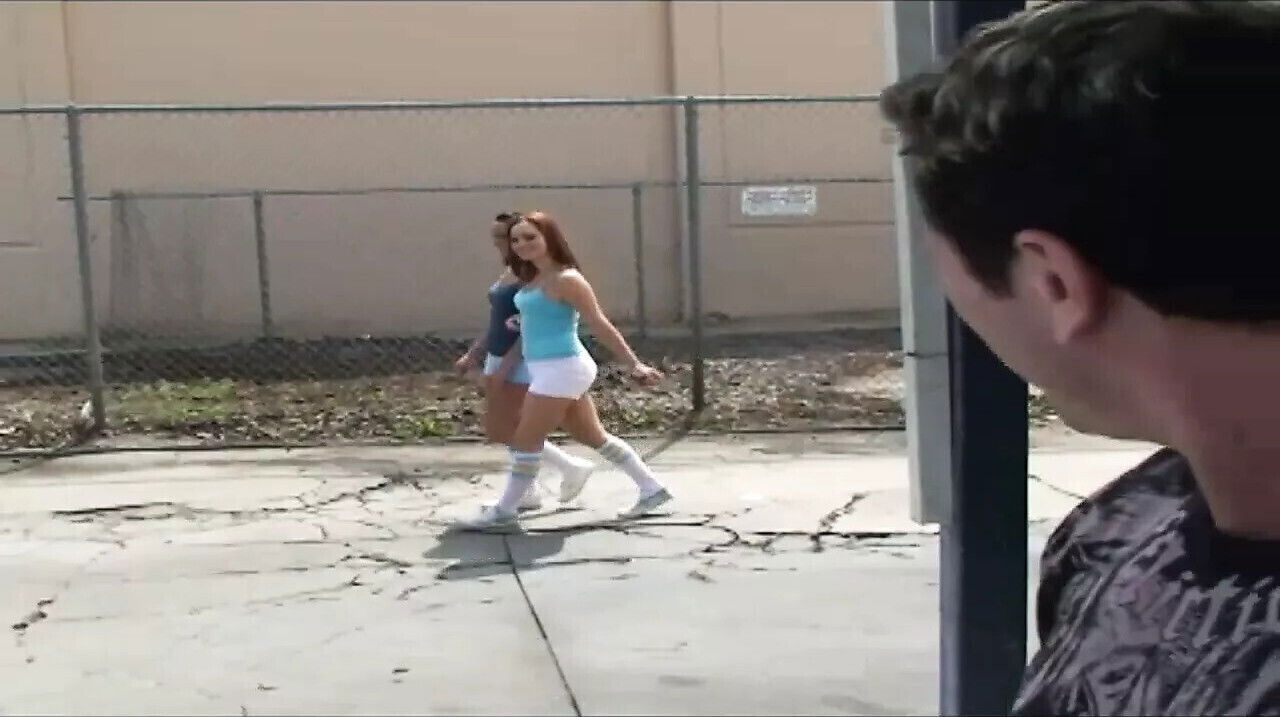 Muscle Mature Fucks Teeny!