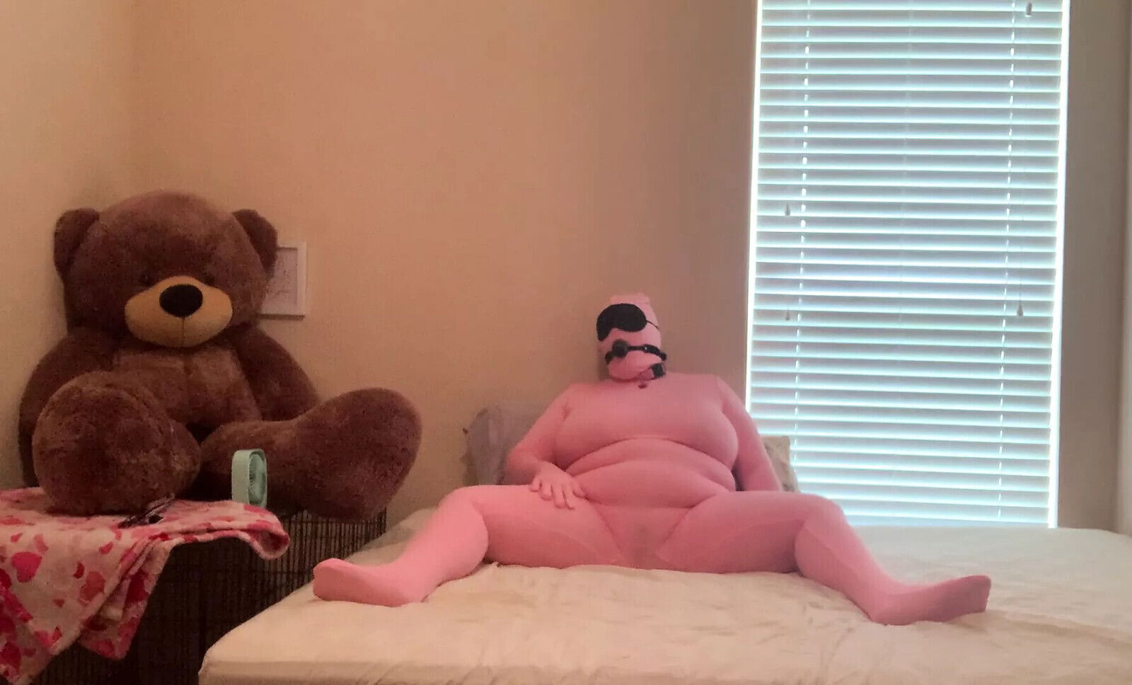 Pink Zentai masturbating