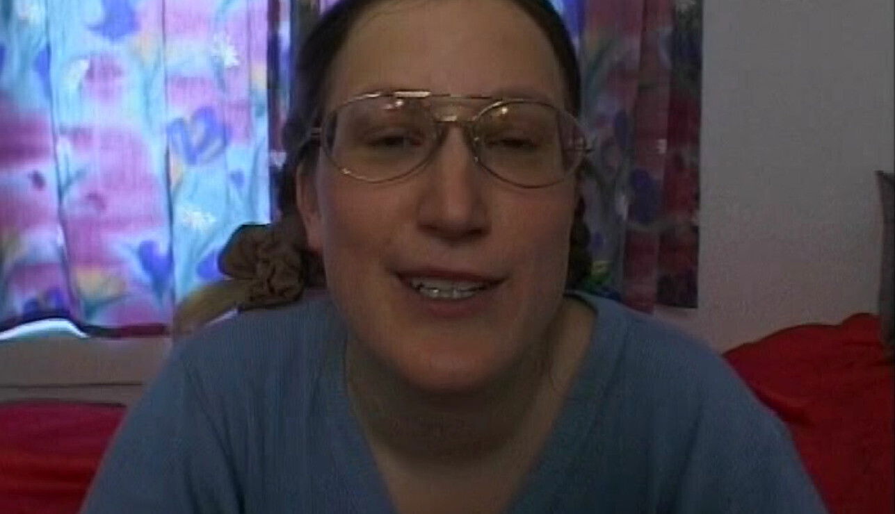 Stiefschwester Wette verloren muss Dildo Blowjob verabreichen