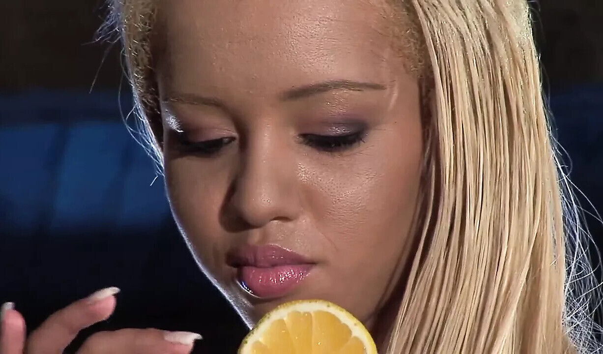 lesbians fuck each other Boroka Bolls