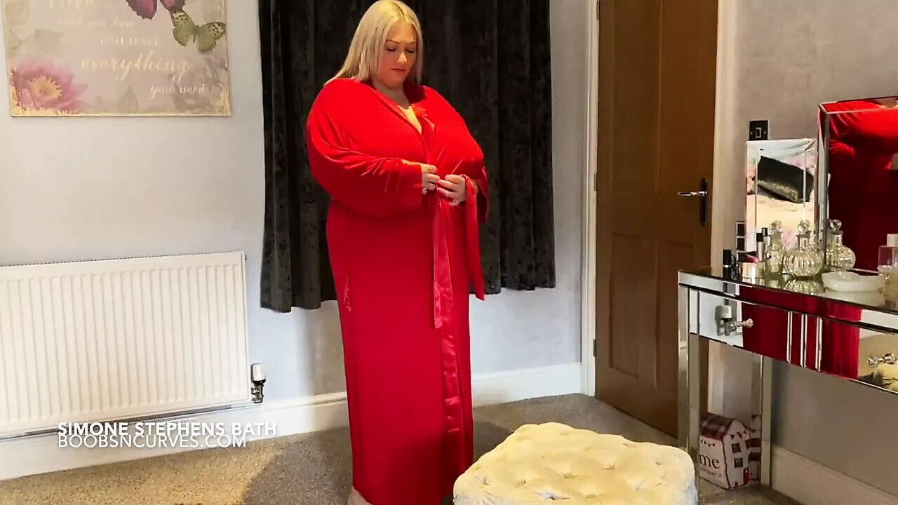 Huge belly Milf baths masturbates