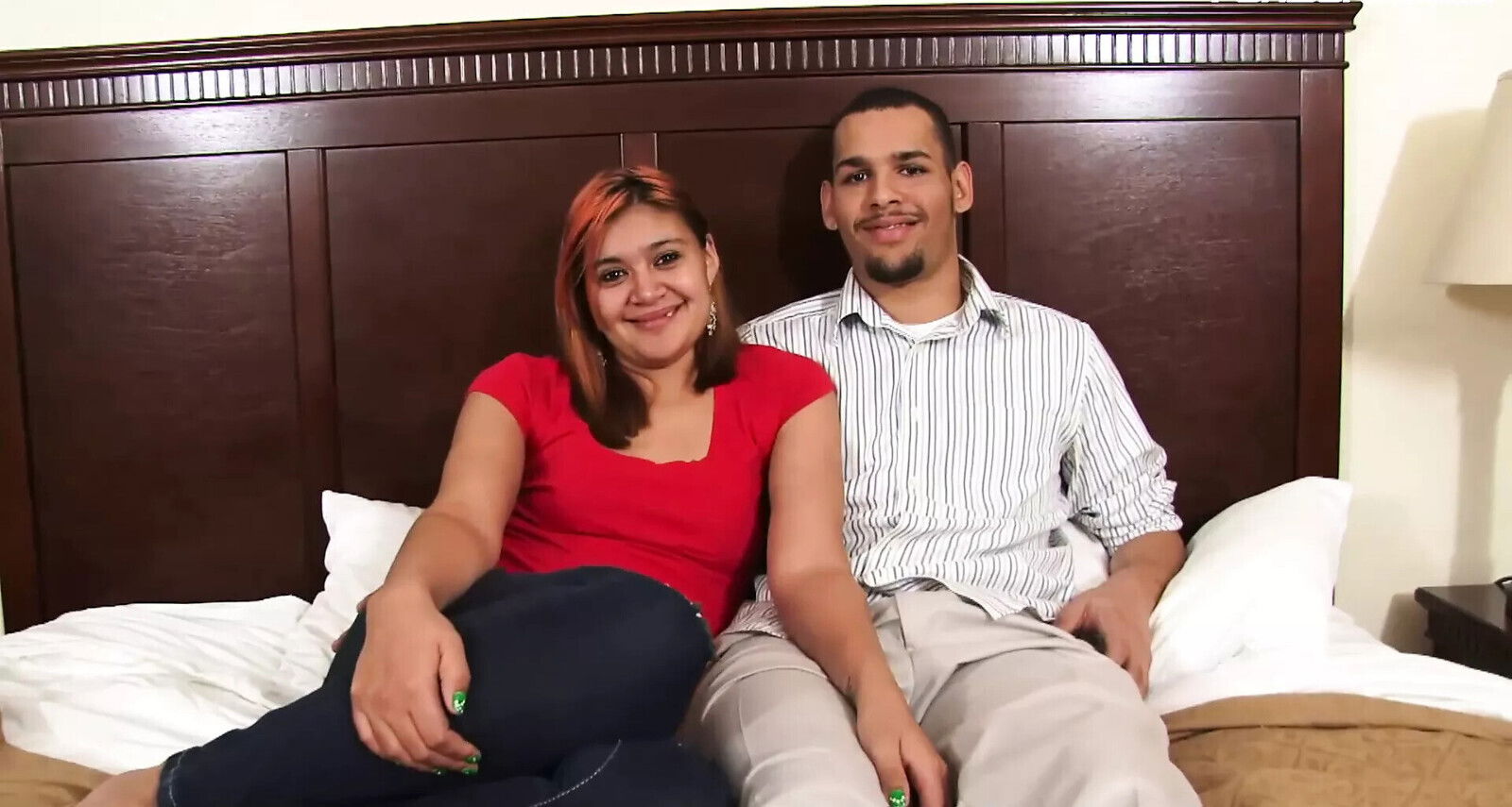 Junges Paerchen braucht dringend Geld fickt dafuer Kamera