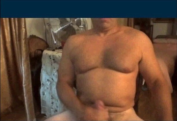 Muscular Daddy Bear Wanking