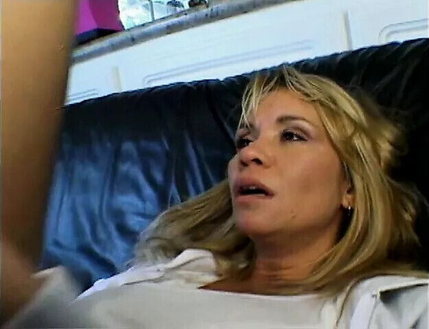 Hand-to-hand fighting instructor accepts special thanks from client