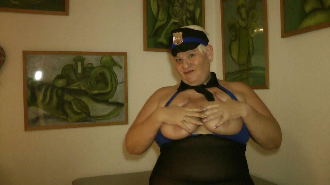 Annadevot Dildo fuck carnival costume