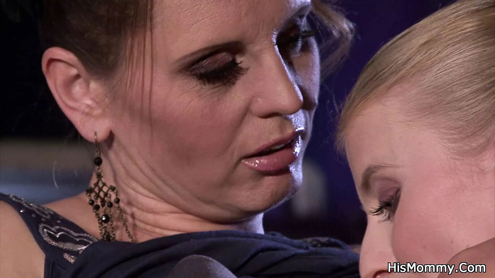 teen toying hairy mature mom’s pussy