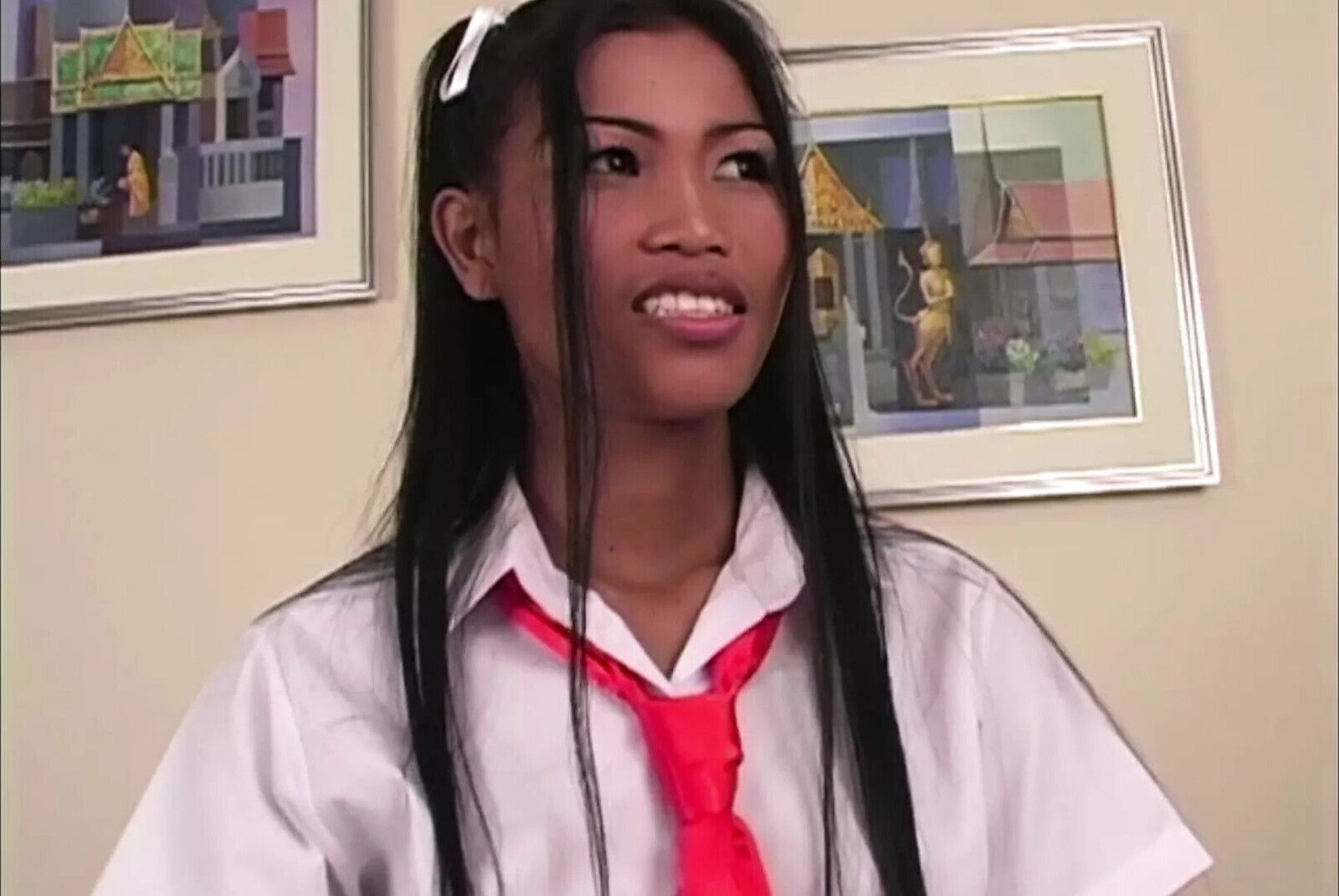 Asian schoolgirl came home surprise BEAUTIFUL SHEMALE
