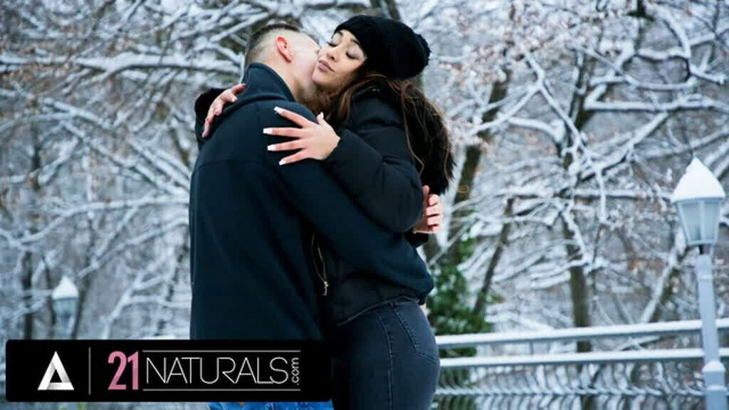 NATURALS Stunning Ginebra Bellucci Naughty Session Warm Herself