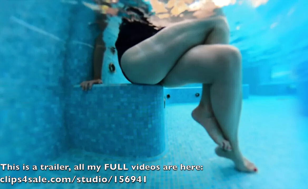 Jacuzzi water masturbation public pool crossed legs orgasm