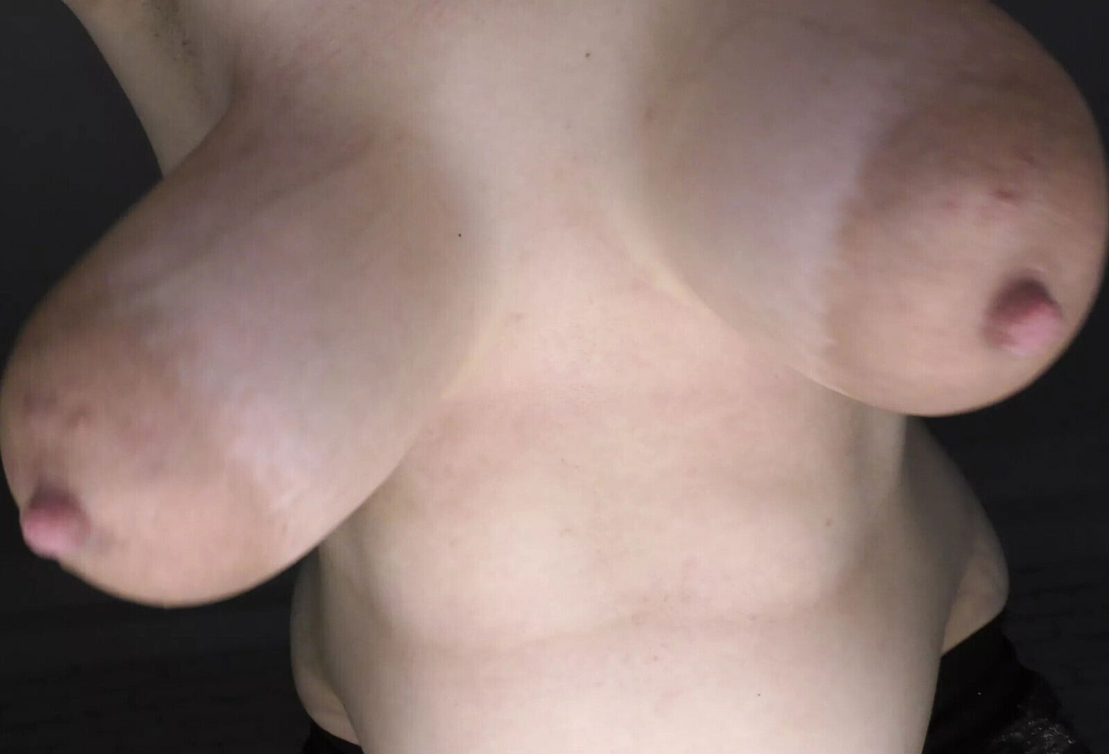 Worship these beautiful natural boobs with huge nipples! Suck milk them! Milky Mari