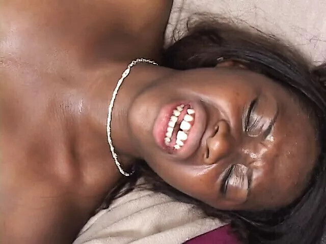 Stunning black makes boyfriend horny when he’s driving