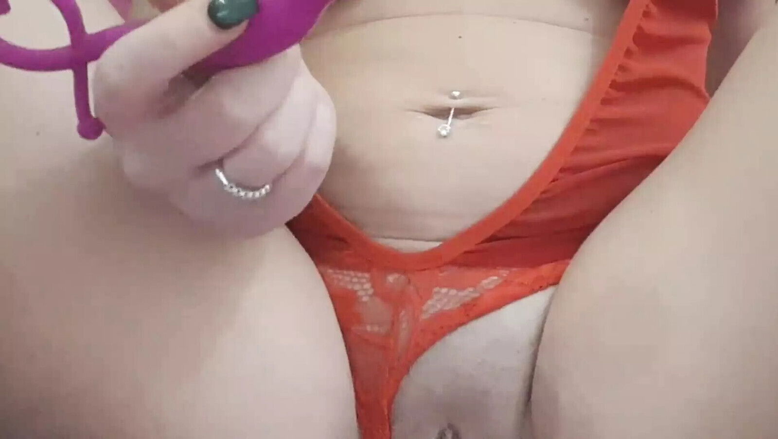 Skinny Teen Masturbates really Pussy