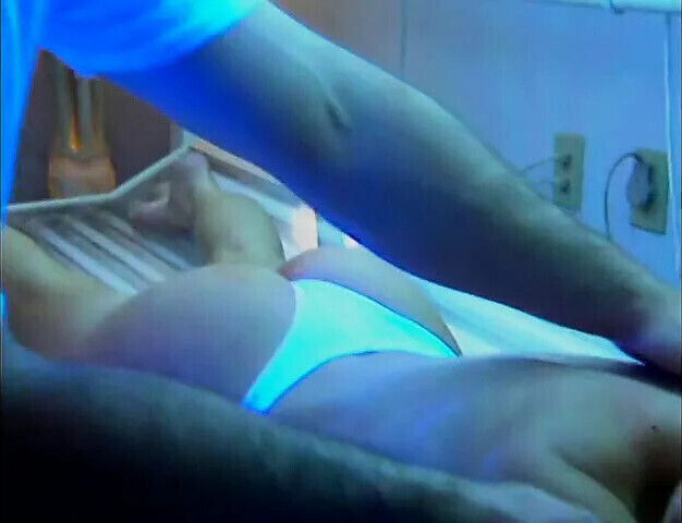 Teenage girl gives oral fuck