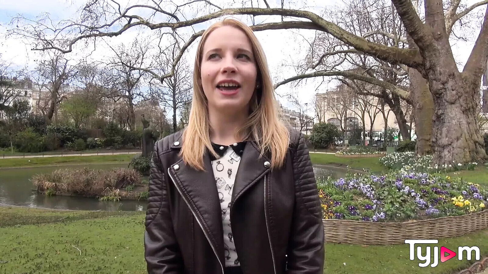 Stunning sexy Kiara Night massage hard French