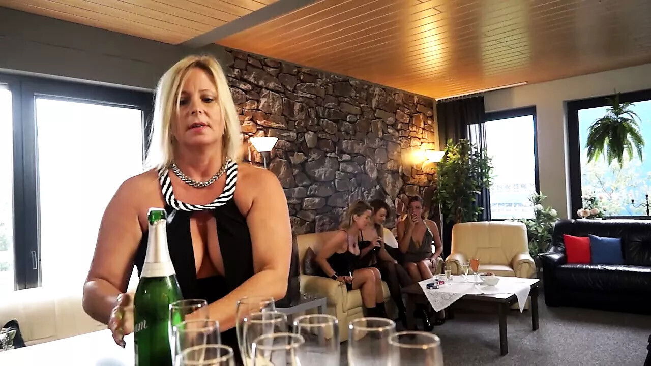 Haus Frauen Popper Party (Compete Movie, Director special