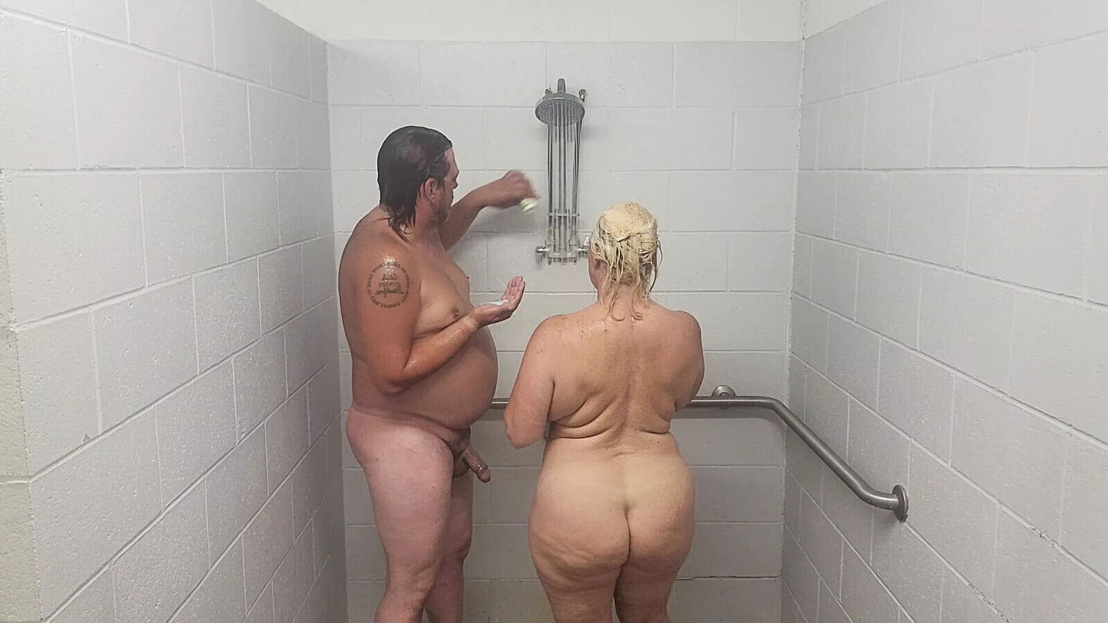 Husband wife taking shower with quickie.