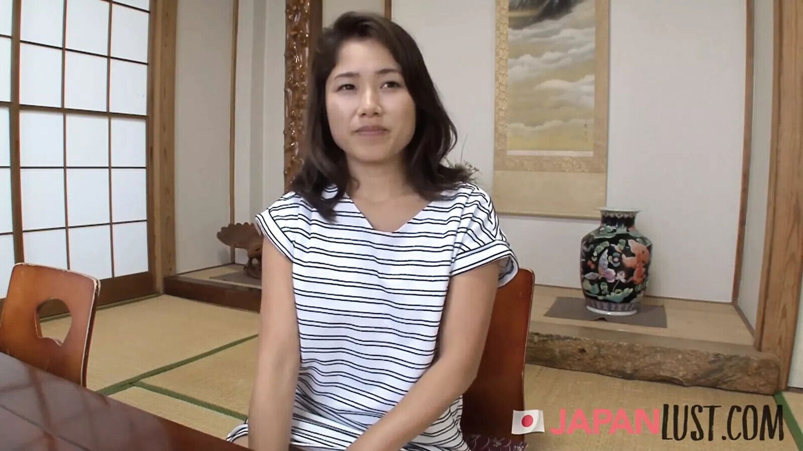 Petite Japanese Cougar Gets Creampie