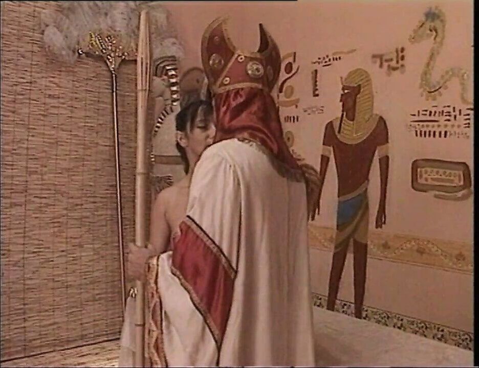 Indian big boobs bhabhi showing her body on call. Bade boobs or chut ko dekh muth mari.