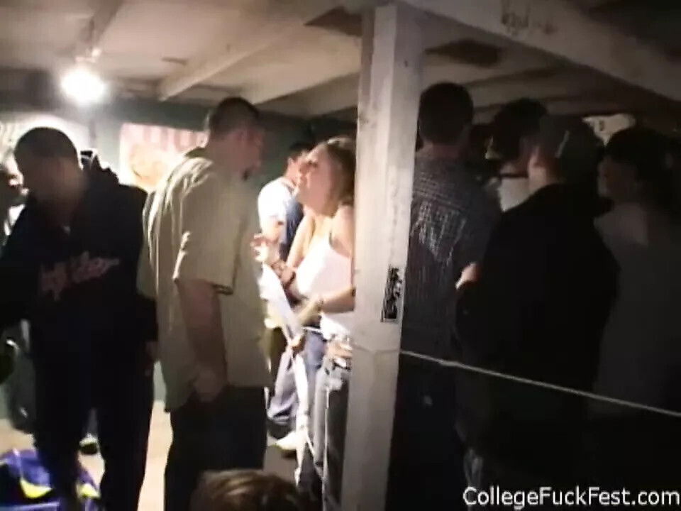 Teen coed slut fucks college frat