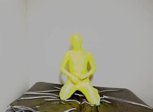 ブラック＆イエローゼンタイ重ね着にブレコンラバーマスク