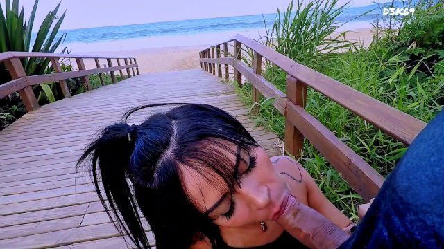 Linda morena garganta profunda grava primeiro filme pornô público gozada boca