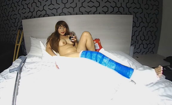 Princess Hola in Long Cast Leg And Humiliation Part 2 (LCL) - VRpussyVision