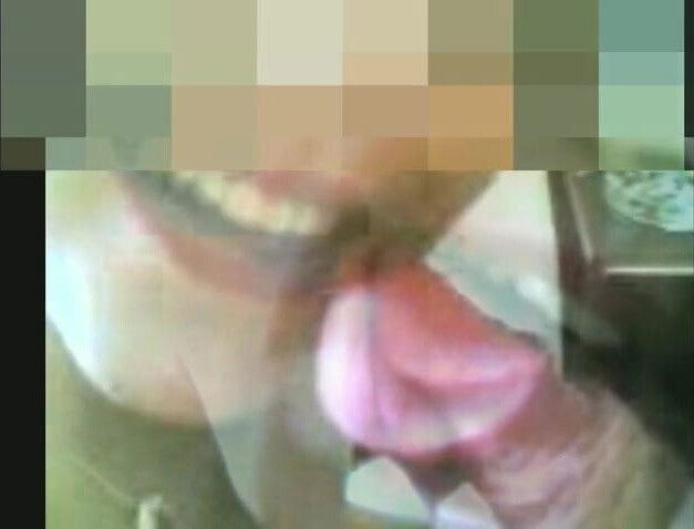 British Blurred Face Amateur Shows Lovely Tits And Cock Suck