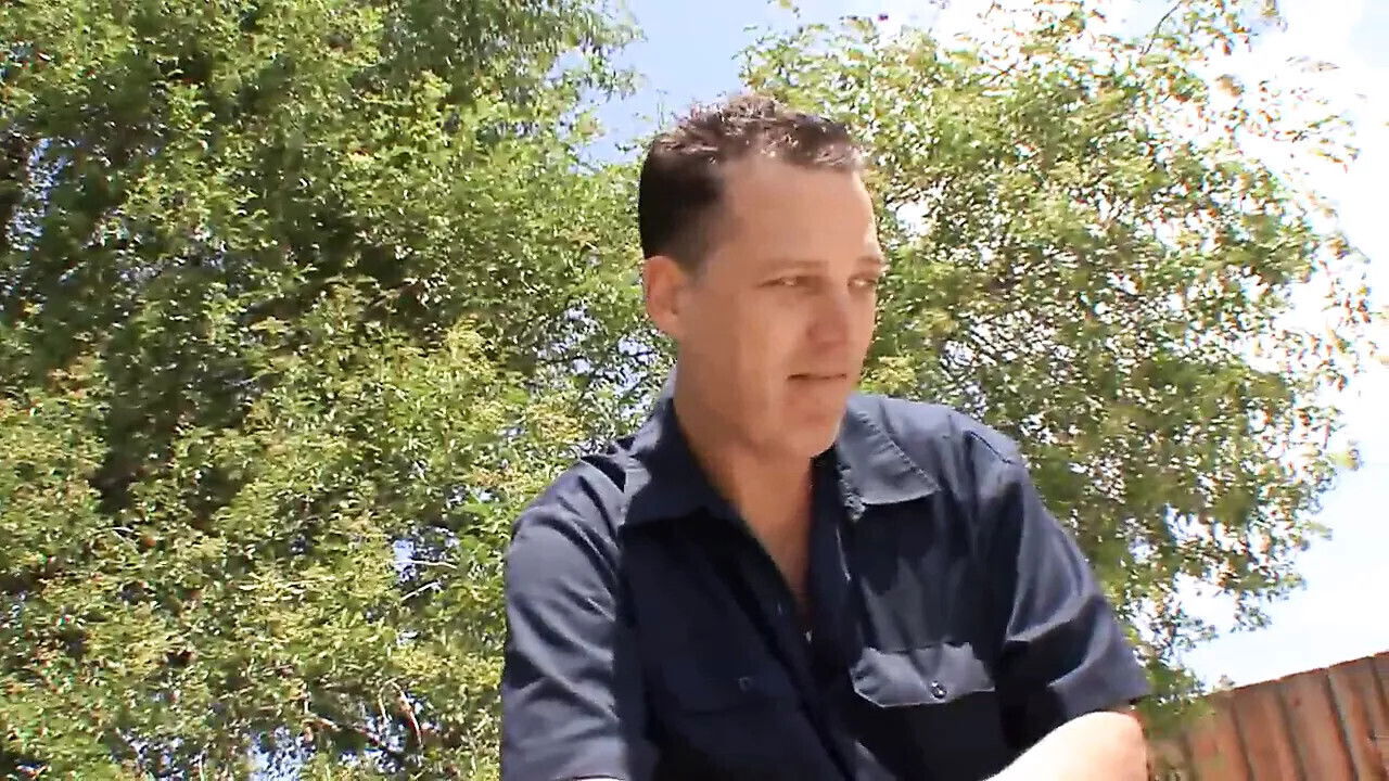 Estrada with while husband peeping