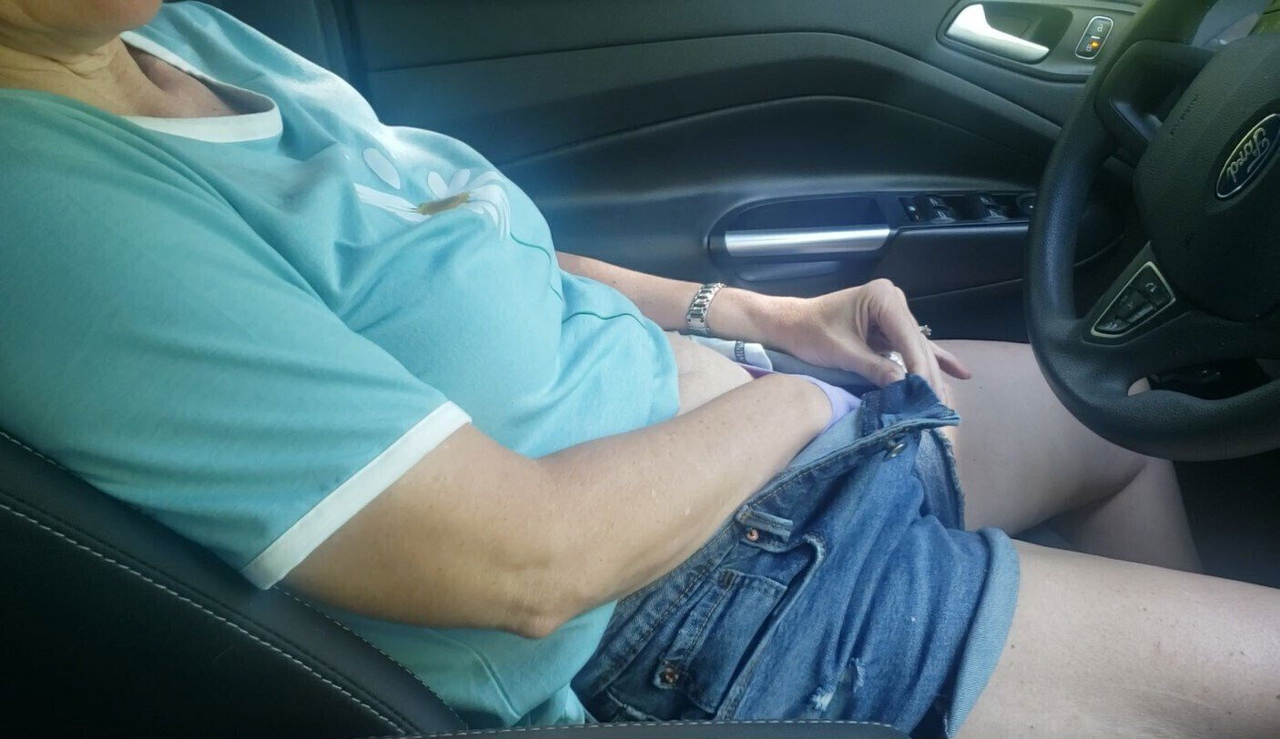 Anita Coxhard pulls over masturbates