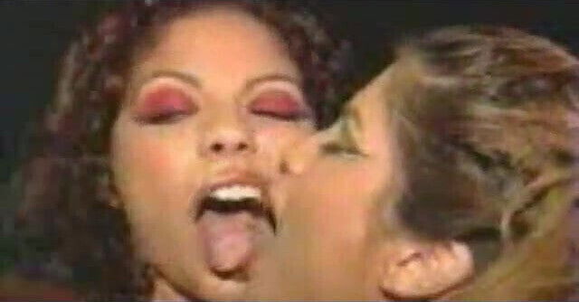 The Man Show: Girls Kissing