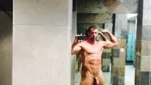 Str8 bodybuilder daddy jerks it at the gym