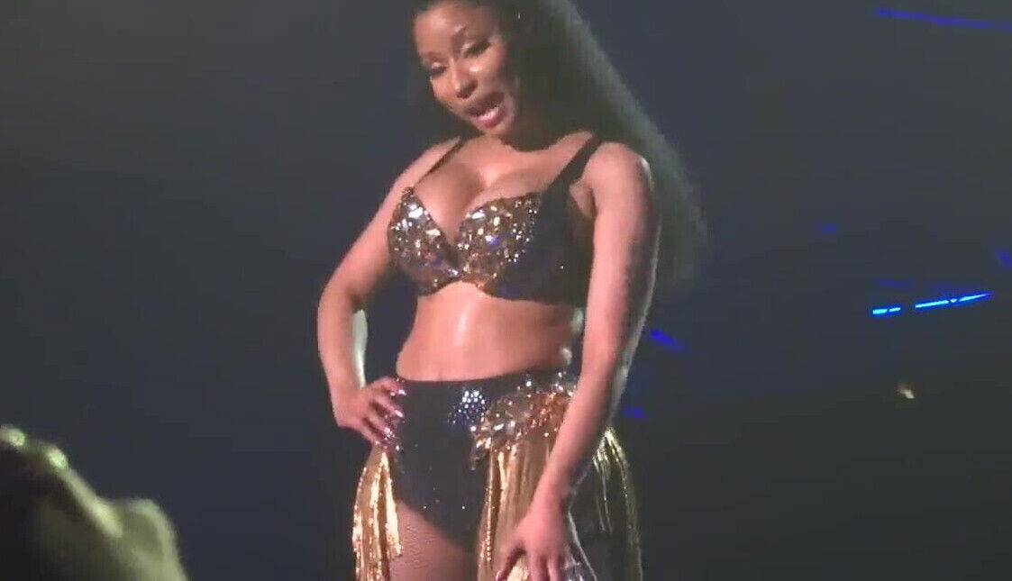 Nicki Minaj Anaconda (Live) Paris, Zenith (26.03.2015)