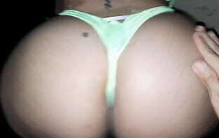 Mi fantasia hecha realidad tocando el Enorme Culo de mi Prima a escondidas en pool party Fiesta , me quede con ganas de cojer no pude