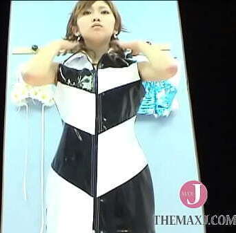 箱入り娘 衣服の着替えローアングル・真下映像盗撮