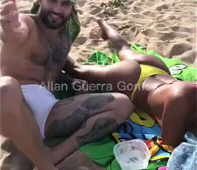 Passando Bronzeador lindo corpo Dana Bueno depois conferindo marquinha biqu&iacute_ni quarto n&atilde_o aguentei gozei dentro buceta dela