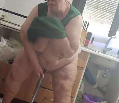 Coolmarina. Madura siente puta para labores dom&eacute_sticas para follar rato