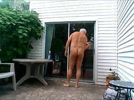 WORKING NUDE OUTDOORS