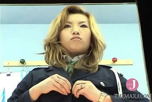 箱入り娘 衣服の着替えローアングル・真下映像盗撮