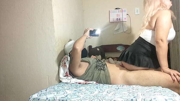 gostosa flagra sobrinho masturbando d&aacute_ &quot_m&atilde_ozinha&quot_