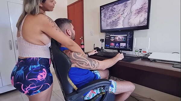 Minha namorada perder jogo, seduzindo grande bunda