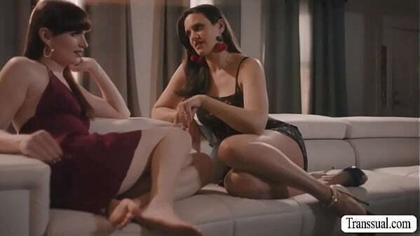 Natalie Mars fucks busty Penny Barber