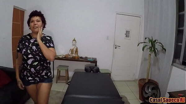 Durante massagem relaxante acabei convencendo massagista foder gostoso