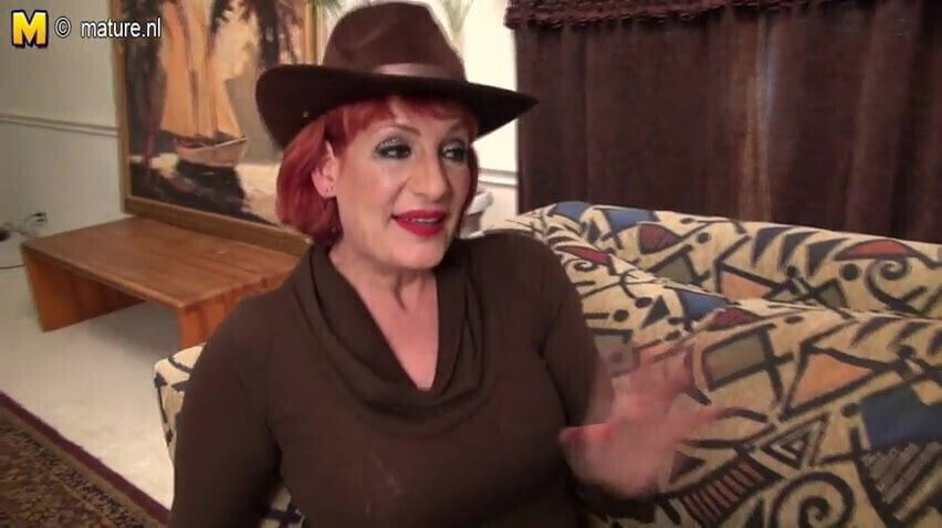 Naughty Ameican mature goes nuts with herself