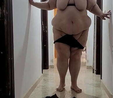 Coolmarina. Meada caliente aplasta lata ropa interior