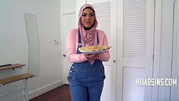 Chubby Girl Hijab Offers Virginity Platter