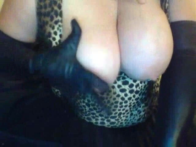 chubby white slut paying with